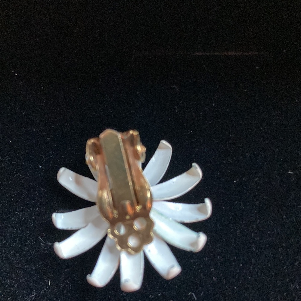 Vintage 1960’s earings/ clip on - Picture 4 of 11